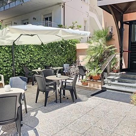 Hotel Iride Suite & Breakfast- Ideale Per Famiglie E Coppie Риччоне Экстерьер фото