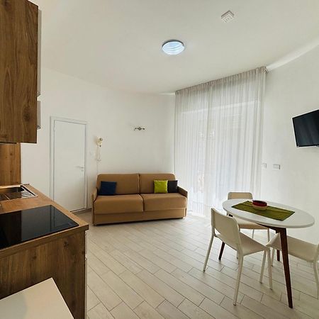Hotel Iride Suite & Breakfast- Ideale Per Famiglie E Coppie Риччоне Экстерьер фото