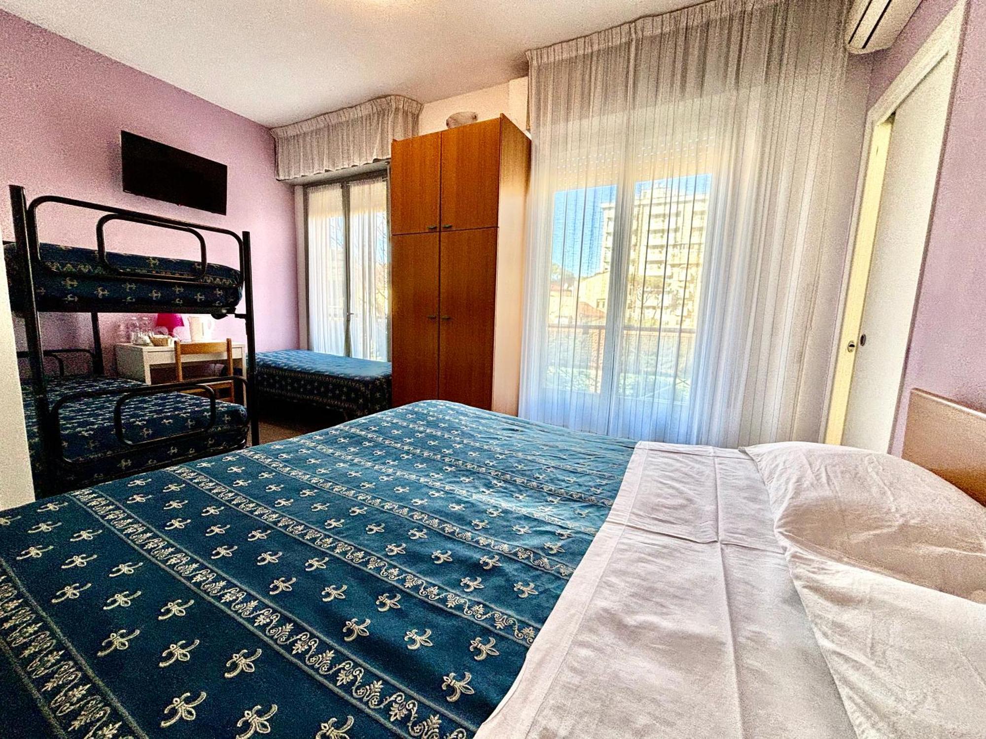 Hotel Iride Suite & Breakfast- Ideale Per Famiglie E Coppie Риччоне Экстерьер фото