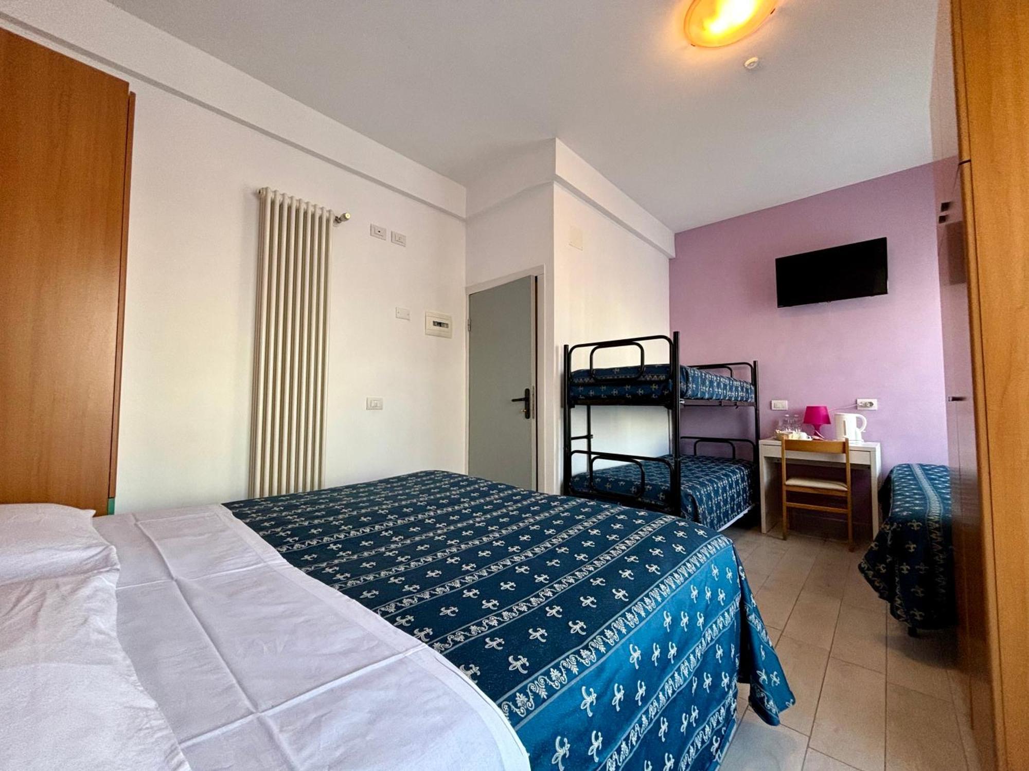 Hotel Iride Suite & Breakfast- Ideale Per Famiglie E Coppie Риччоне Экстерьер фото