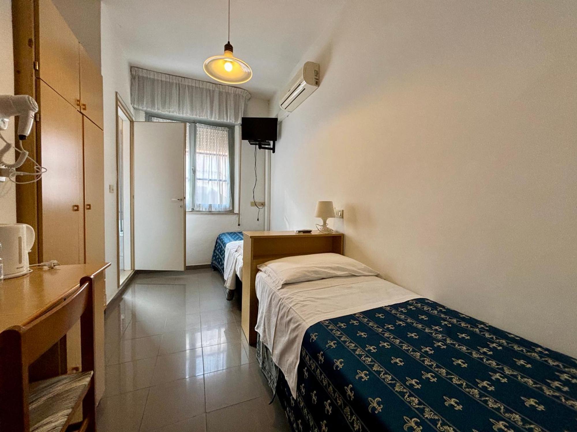 Hotel Iride Suite & Breakfast- Ideale Per Famiglie E Coppie Риччоне Экстерьер фото