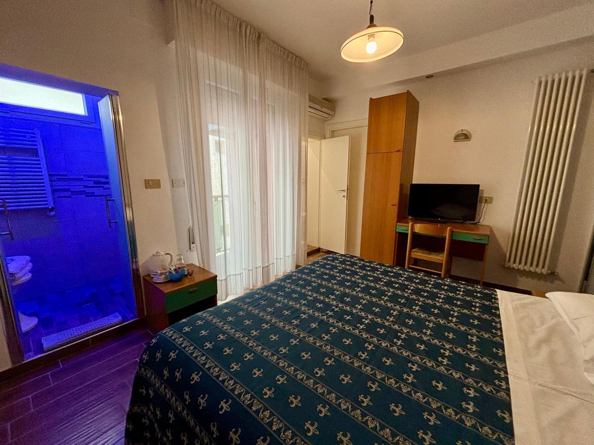 Hotel Iride Suite & Breakfast- Ideale Per Famiglie E Coppie Риччоне Экстерьер фото
