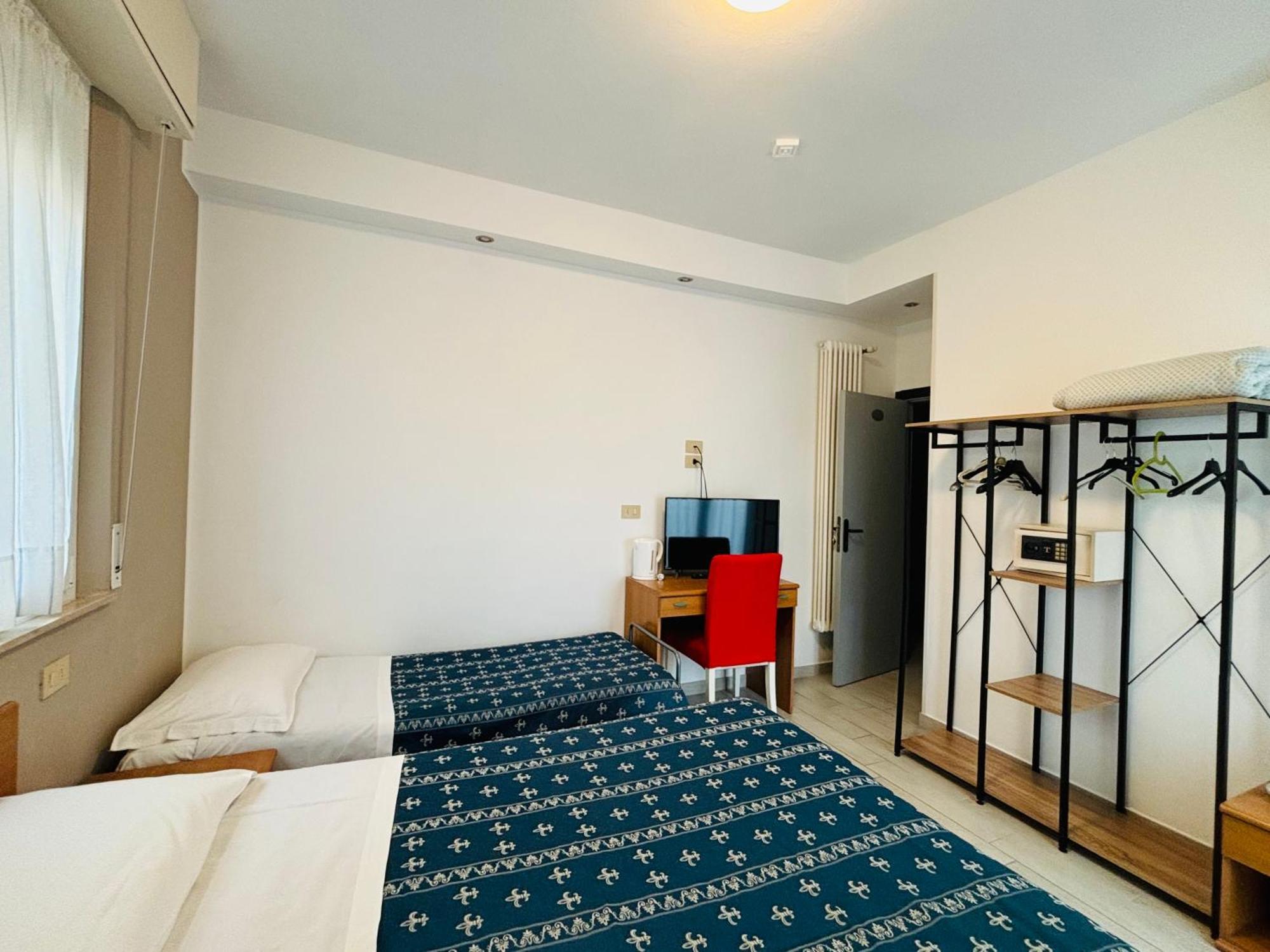 Hotel Iride Suite & Breakfast- Ideale Per Famiglie E Coppie Риччоне Экстерьер фото