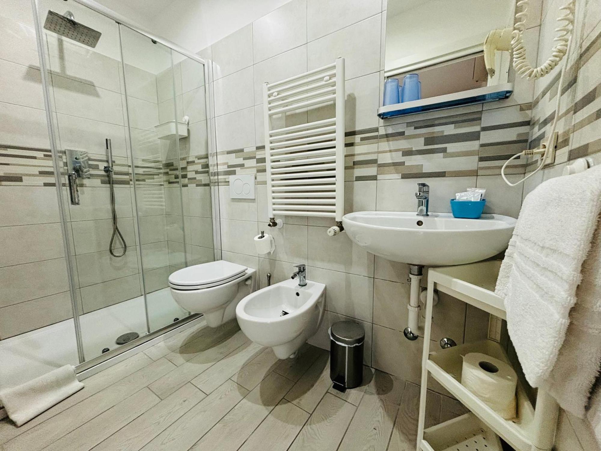 Hotel Iride Suite & Breakfast- Ideale Per Famiglie E Coppie Риччоне Экстерьер фото
