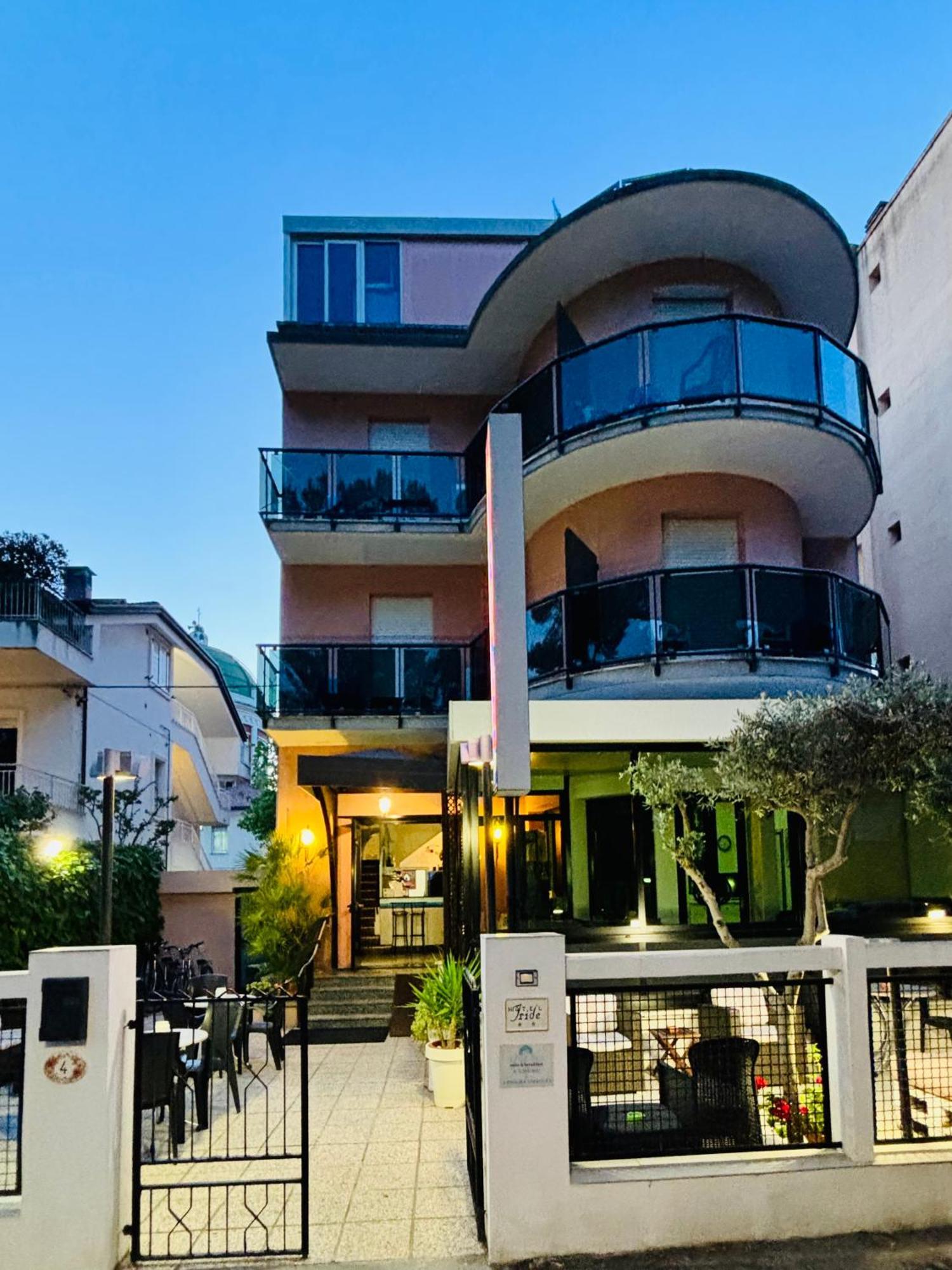 Hotel Iride Suite & Breakfast- Ideale Per Famiglie E Coppie Риччоне Экстерьер фото