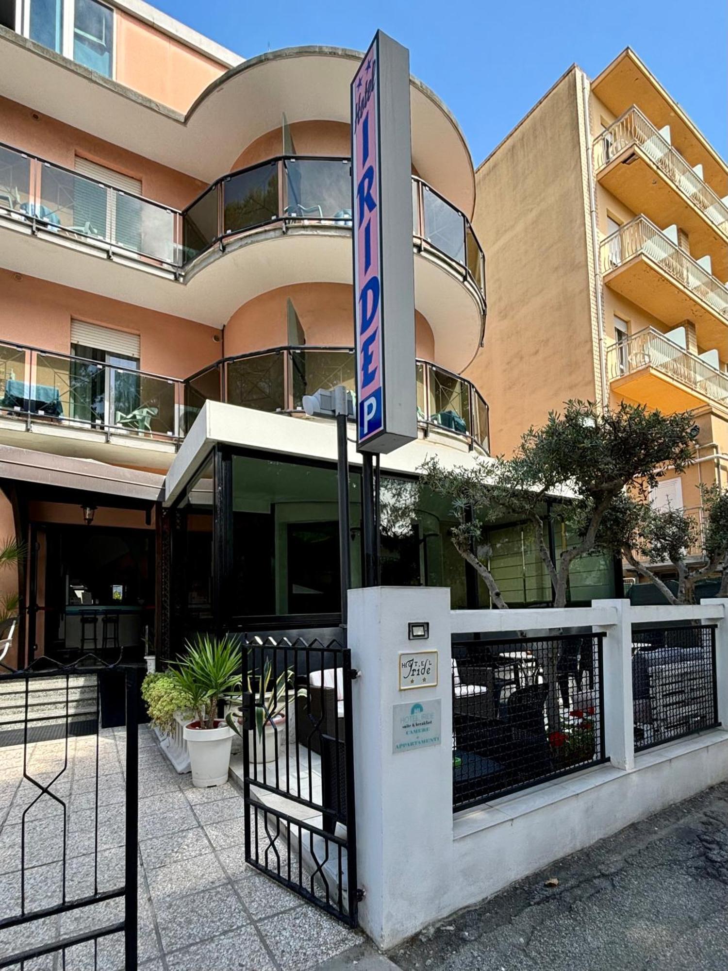 Hotel Iride Suite & Breakfast- Ideale Per Famiglie E Coppie Риччоне Экстерьер фото