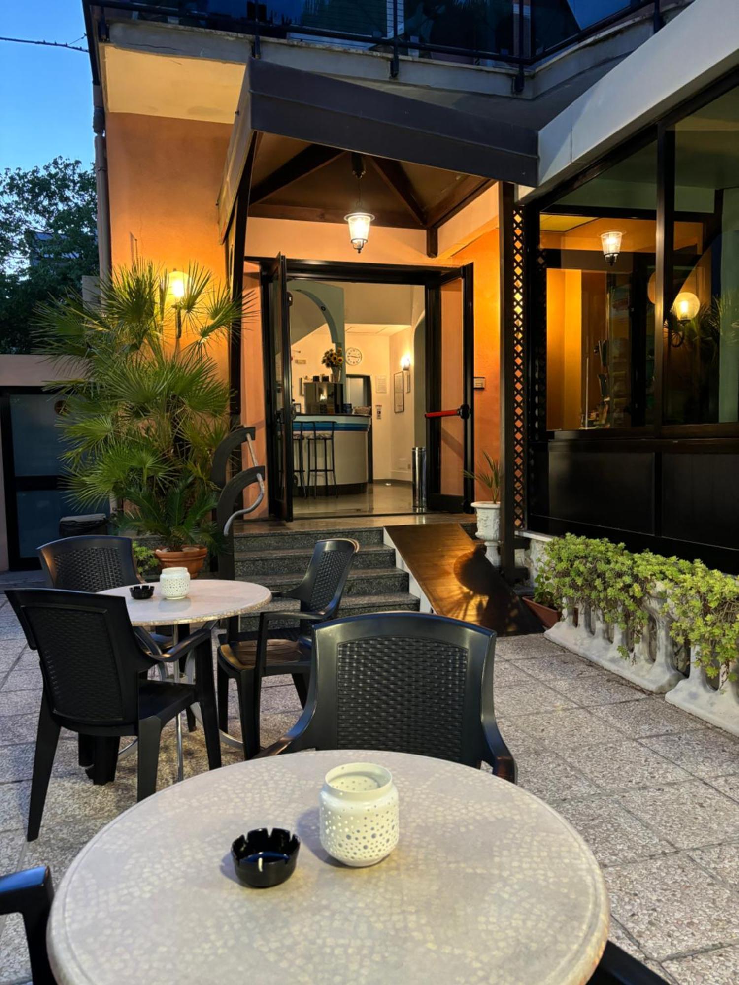 Hotel Iride Suite & Breakfast- Ideale Per Famiglie E Coppie Риччоне Экстерьер фото