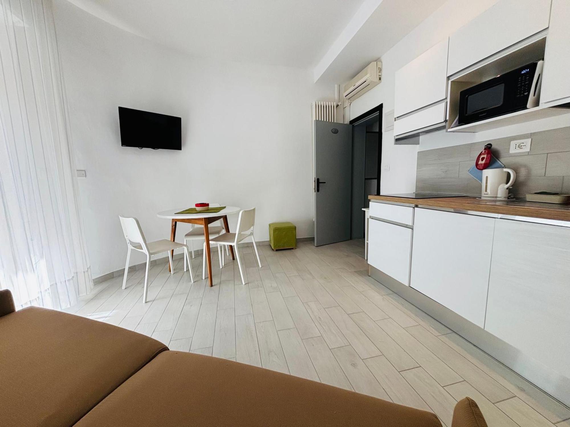 Hotel Iride Suite & Breakfast- Ideale Per Famiglie E Coppie Риччоне Экстерьер фото