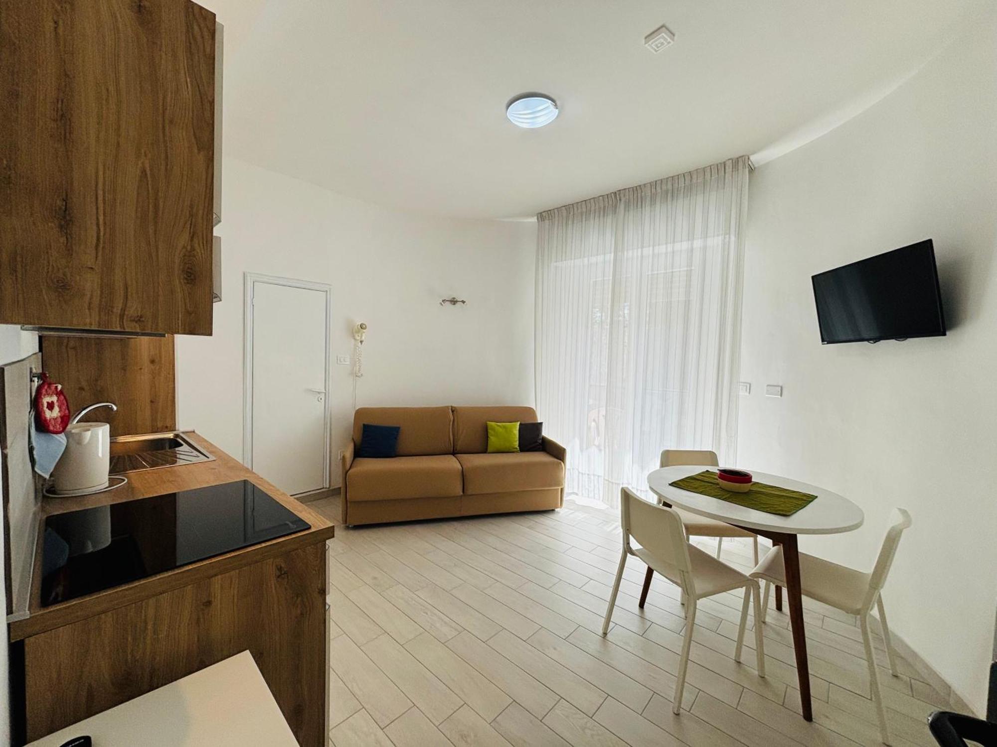 Hotel Iride Suite & Breakfast- Ideale Per Famiglie E Coppie Риччоне Экстерьер фото