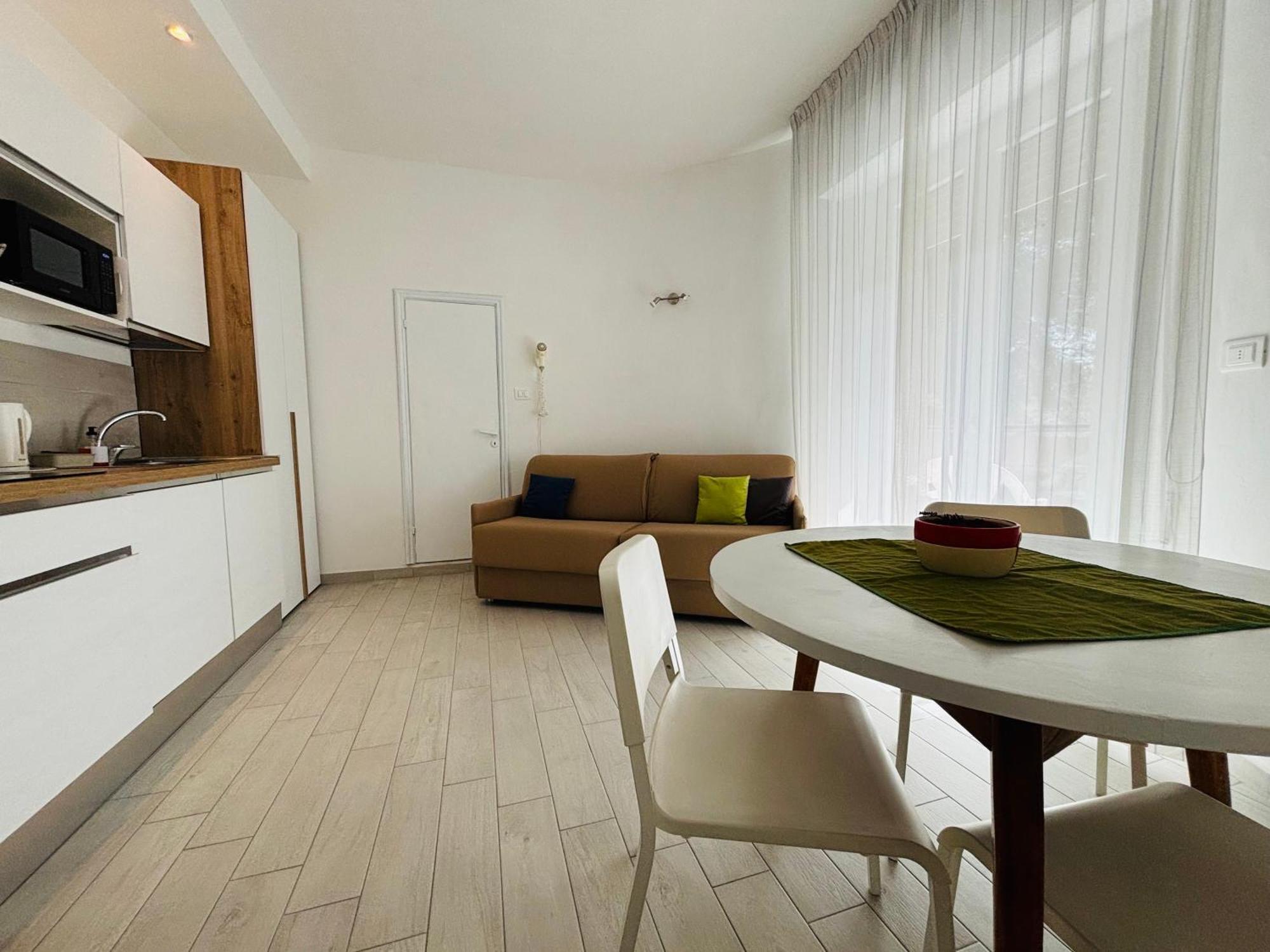 Hotel Iride Suite & Breakfast- Ideale Per Famiglie E Coppie Риччоне Экстерьер фото