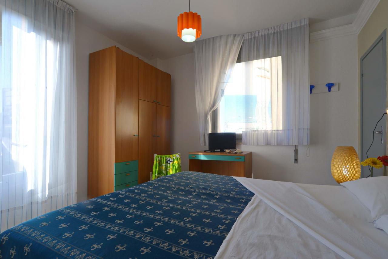 Hotel Iride Suite & Breakfast- Ideale Per Famiglie E Coppie Риччоне Экстерьер фото