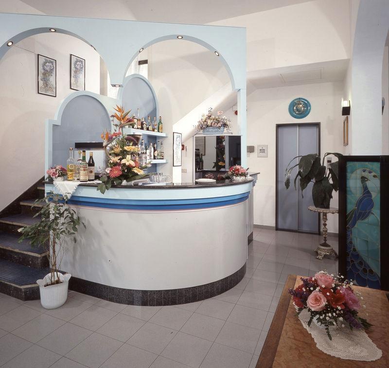Hotel Iride Suite & Breakfast- Ideale Per Famiglie E Coppie Риччоне Экстерьер фото