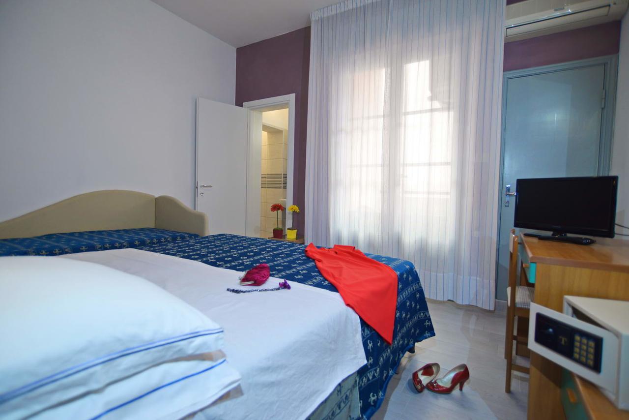Hotel Iride Suite & Breakfast- Ideale Per Famiglie E Coppie Риччоне Экстерьер фото
