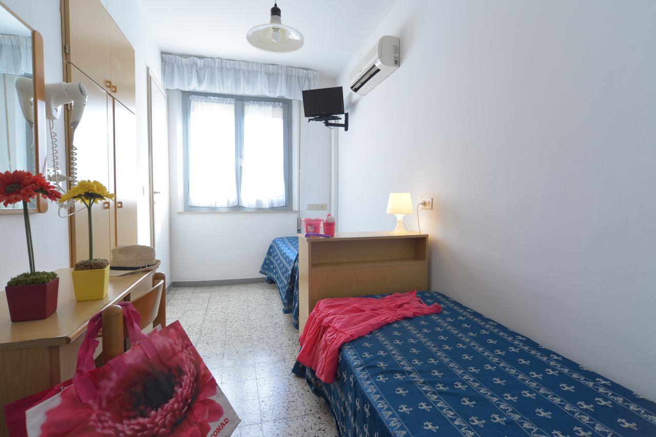 Hotel Iride Suite & Breakfast- Ideale Per Famiglie E Coppie Риччоне Экстерьер фото