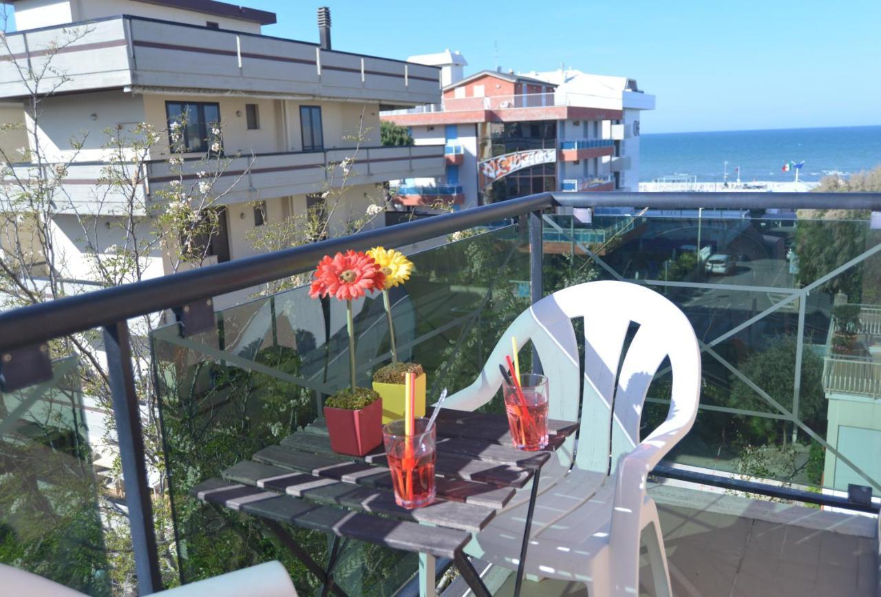 Hotel Iride Suite & Breakfast- Ideale Per Famiglie E Coppie Риччоне Экстерьер фото